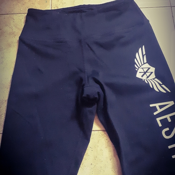 Like New! Aesthetic Assembly work out pants - Picture 4 of 7